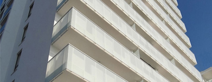 Aluminium railings and balcony dividers